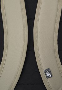 Nike Sportswear UNISEX - Mochila - matte olive/black/cargo khaki