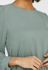 Vero Moda Denní šaty - mottled dark green