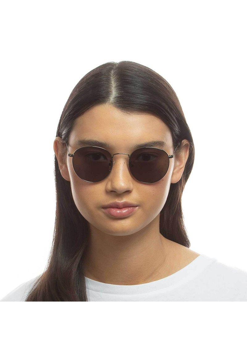 aire-ozone-zonnebril-gunmetal-lichtgrijs-zalando-nl