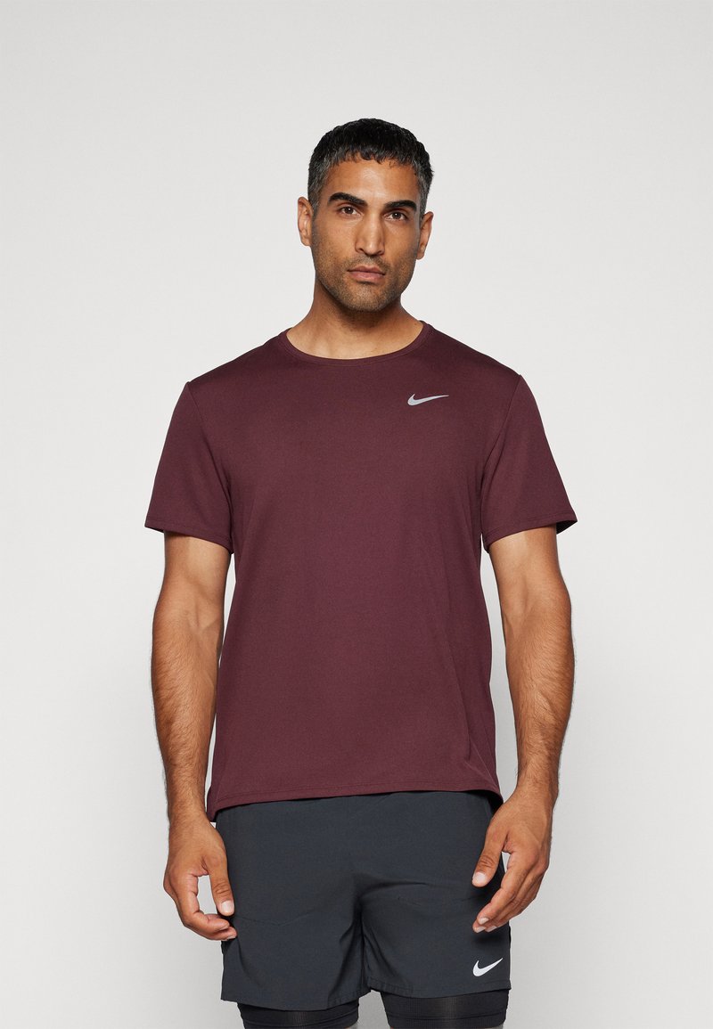 Nike Performance MILER - Sportfelső - burgundy crush/silver