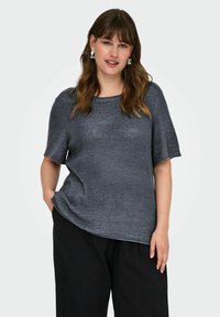 Ciemnoszary, krótki top z krótkim rękawem, wykonany z lekkiej dzianiny, z luźnym krojem, okrągłym dekoltem i subtelnym wzorem teksturowym.
