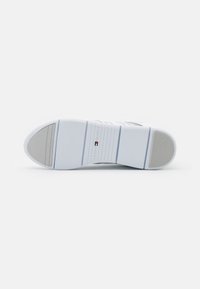 Tommy Hilfiger Baskets basses - white