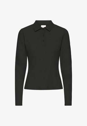 Camisa polo negra de manga larga con cuello, tres botones, diseño ajustado y tejido texturizado. Sin patrones ni acentos adicionales visibles.