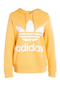 Gul bomulls-hoodie med en vit Adidas-logotyp och tre parallella ränder nedanför. Har en kanguruficka och huva med dragsko.