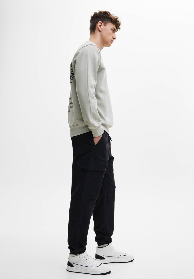 Herren Chinos | PULL&BEAR BASIC Cargohose mottled black/schwarz meliert - FT56582 Herren Chinos | PULL&BEAR BASIC Cargohose mottled black/schwarz meliert - FT56582
