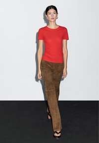 Massimo Dutti TEXTURED CREPE-EFFECT WITH CREW NECK - T-shirts basic - red