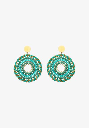 Orecchini circolari con perline turchesi e accenti dorati, con motivi intricati e un design centrale traforato per una maggiore texture.