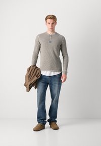Scotch & Soda LONG SLEEVE HENLEY WITH CHAMBRAY DETAILS - Longsleeve - grey melange