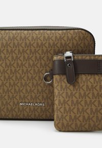 Michael Kors DUAL XBODY UNISEX - Skulderveske - husk
