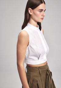 adL CROP beżowy