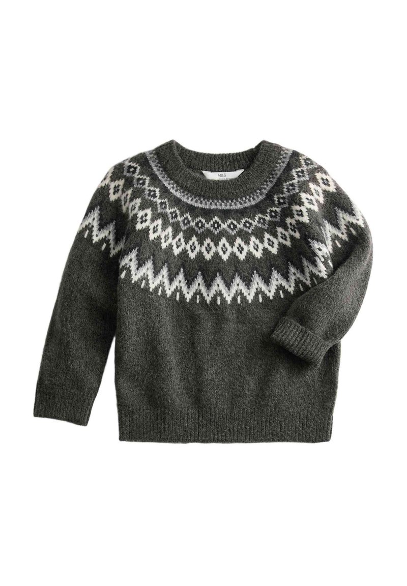 Suéter de punto verde oscuro con cuello redondo, que presenta un patrón geométrico blanco en el canesú. Mangas largas con puños acanalados. Textura suave.