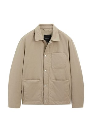 Veste légère beige avec col, fermeture à boutons-pression et trois grandes poches avant, présentée à plat sur un fond blanc.