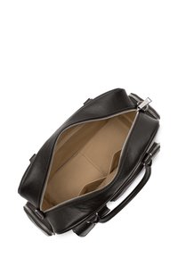 Borsa in pelle nera con una grande apertura con zip. Caratterizzata da manici robusti e una texture liscia con rivestimento interno beige. Design minimalista.