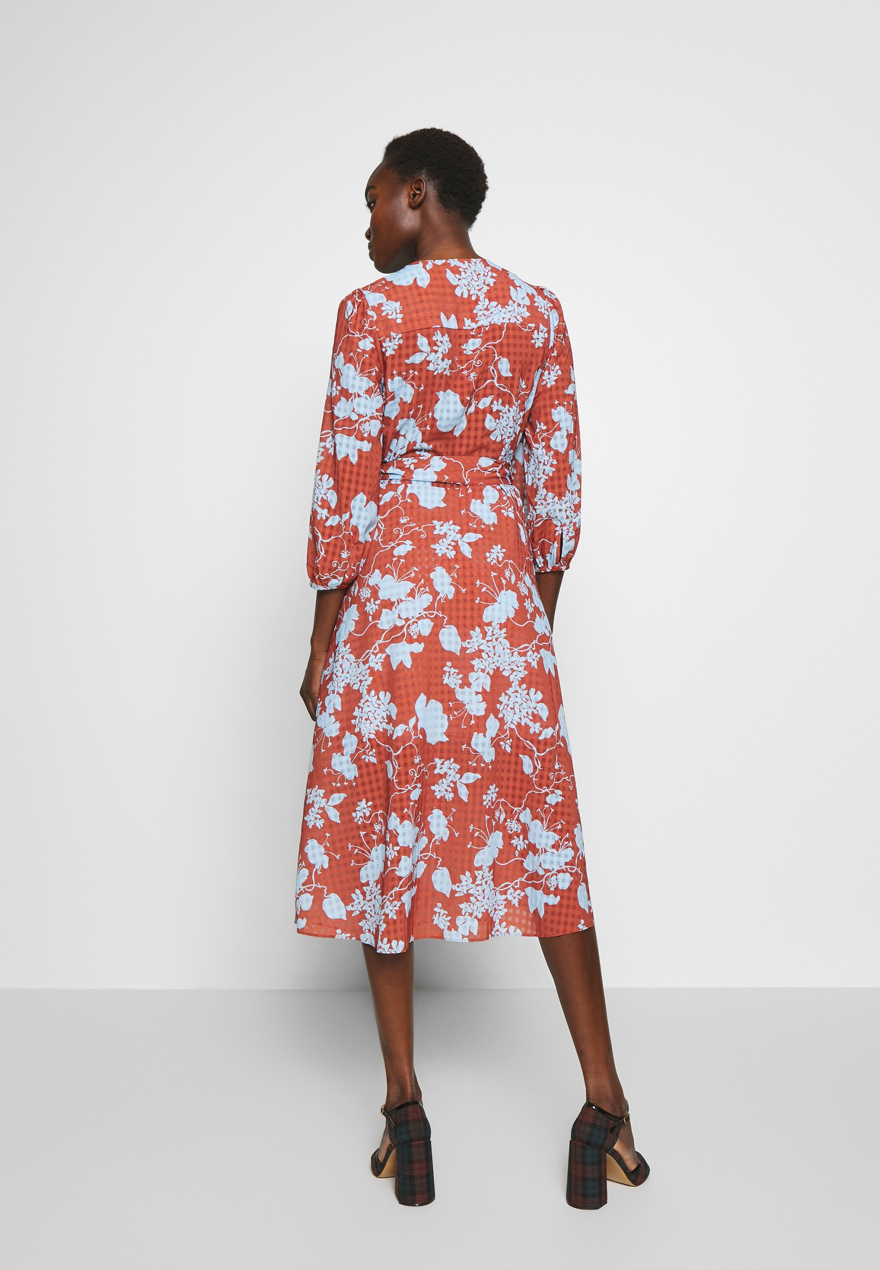2nd Day HARLOW FLOWY Kjole cerulean bluerød Zalando.no 2nd Day HARLOW FLOWY - Kjole - cerulean blue
