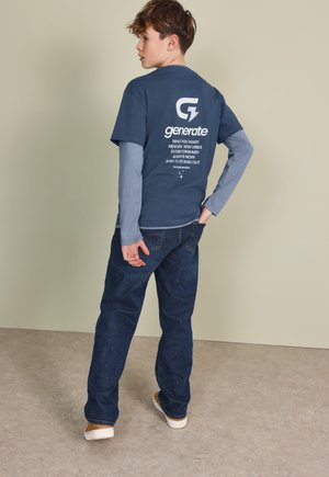 Blue Seven, BLUE SEVEN LANGARMSHIRT MIT T-SHIRT OPTIK - Langarmshirt -  jeansblau