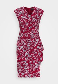 Röd blommig omslagsklänning med korta ärmar, prydd med vita blommönster, en V-ringning och sidobanddetalj. Slät textur, knälång.