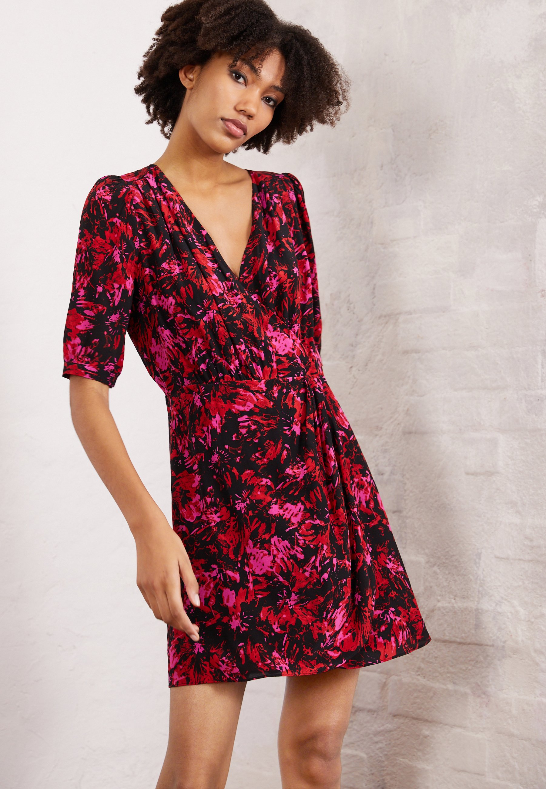 Kooples Rose Robe The Kooples Fleurs Rouge Robe Fleurie Rose Robe