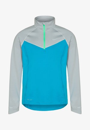 Pullover Nike Dri-FIT in azzurro con maniche grigio chiaro. Presenta un colletto con mezza zip e una cerniera verde a contrasto. Maniche lunghe, vestibilità atletica.