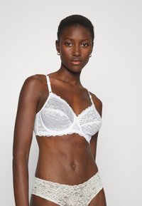 Triumph - COMPLIMENT - Bøjle-bh - white Miniaturebillede 1