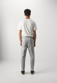 DRYKORN CHASY - Chino - grey