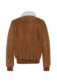 Veste bomber en daim marron avec un col en fourrure blanche, une taille et des poignets élastiqués. Texture lisse, design minimaliste, sans éléments métalliques visibles.