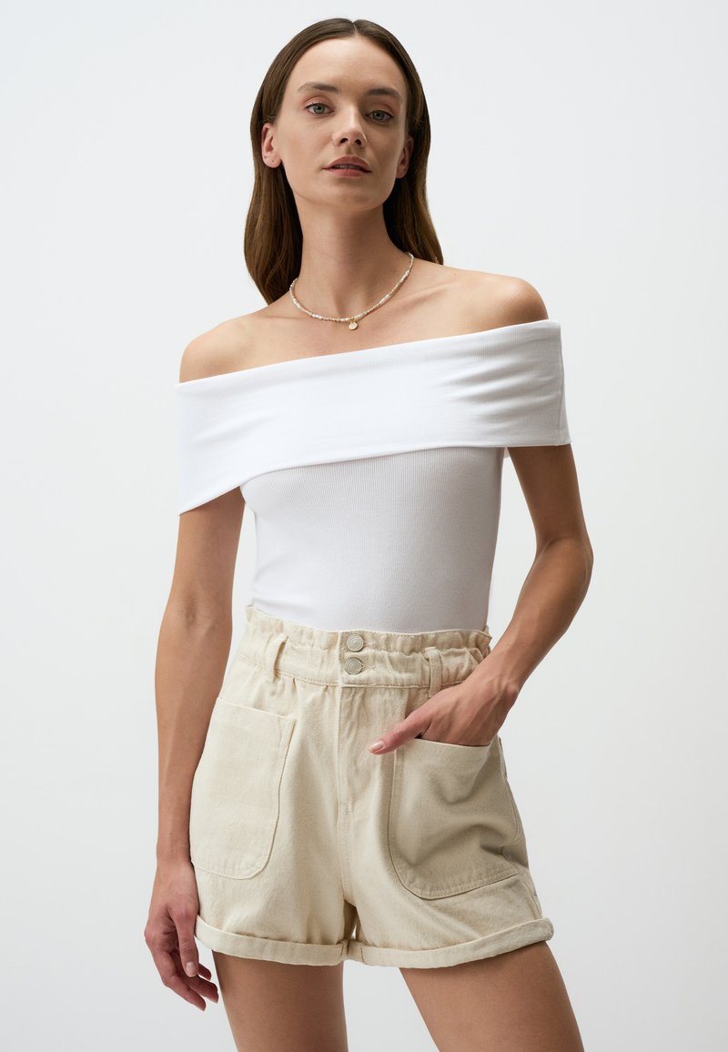 Jimmy Key OFF THE SHOULDER  - T-Shirt print - white