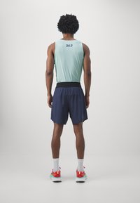 HOKA SKYGLIDE SHORT - Pantalón corto de deporte - outer space