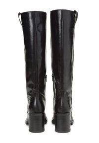 Schwarze Lederstiefel bis zum Knie mit glatter Oberfläche, runder Spitze und Blockabsatz. Mit seitlichem Reißverschluss und Ziehschlaufe für einfaches An- und Ausziehen.