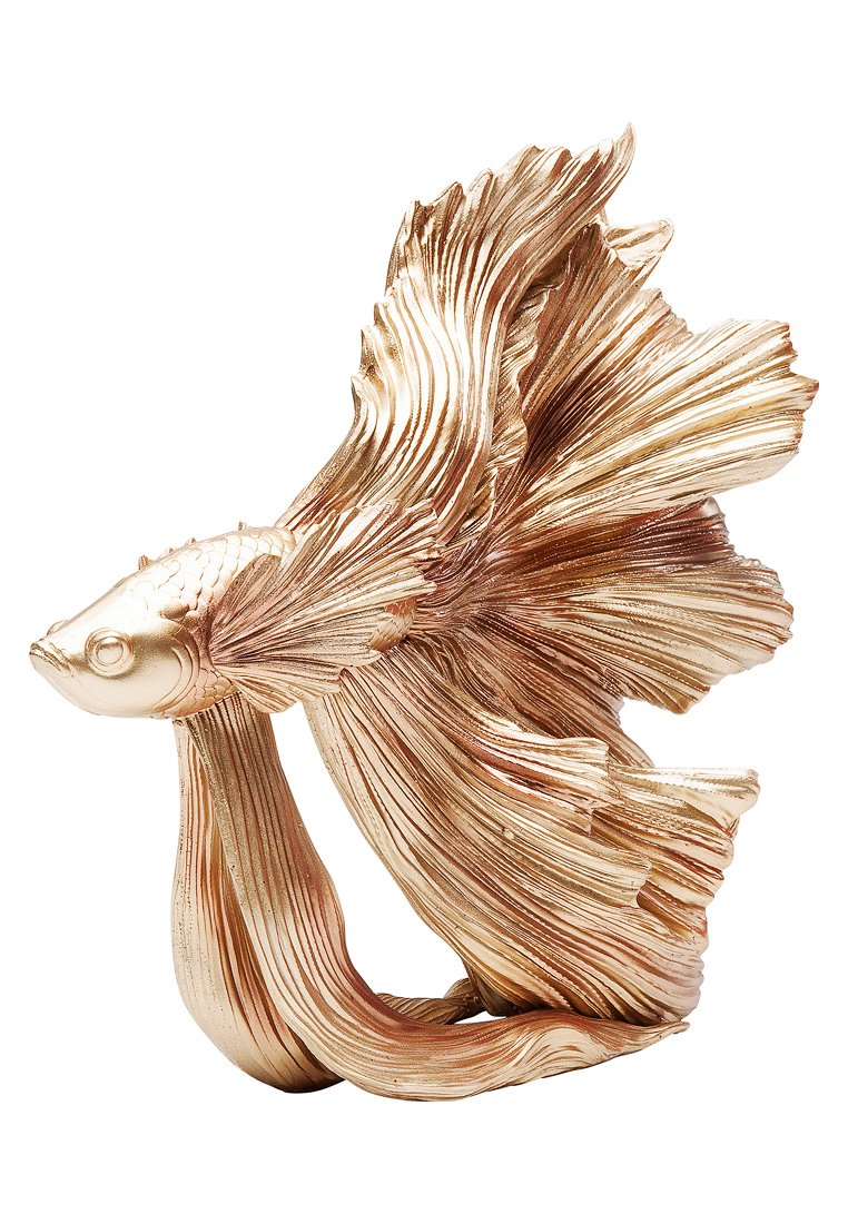 Goldfarbene dekorative Skulptur eines Fisches mit fließenden Flossen und texturierten Details, die seine dynamische Form und Erscheinung verstärken.