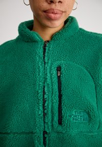 The North Face W EXTREME PILE 2 FZ JACKET - Fliisjakk - evergreen/black