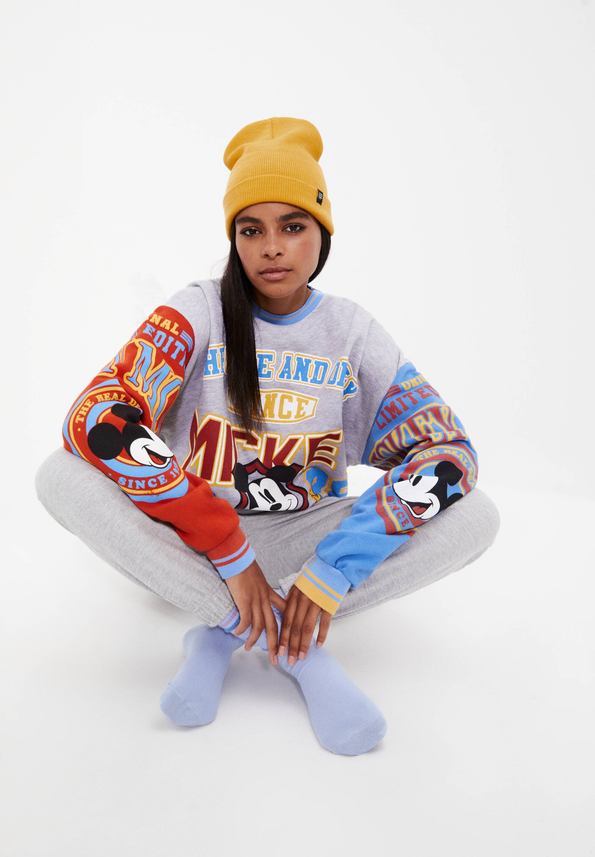 mickey mouse sweatshirt pull and bear