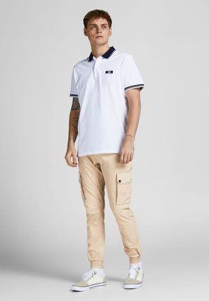 JWHPAUL JJWARNER AKM - Pantalones cargo - white pepper