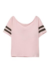 Roze shirt met korte mouwen en een wijde hals, met zwarte strepen op de mouwen. Gemaakt van zachte stof, heeft het een relaxte pasvorm en een gladde textuur.