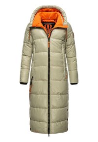 Lange, puffy parka in lichtgroen met een oranje fleece binnenkant. Voorzien van een rits aan de voorkant, toggles en zijzakken. Zwarte mouwen.