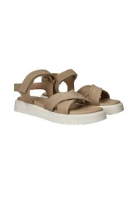 Beige suède sandalen met verstelbare bandjes, solide witte zool, gevoerde voetbed en gekruiste voorkant. Geen opvallende patronen of accenten.