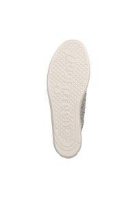 Sole di una scarpa con un design in gomma beige testurizzata, decorata con puntini in rilievo e marchio embossato. Bordo liscio e forma arrotondata.