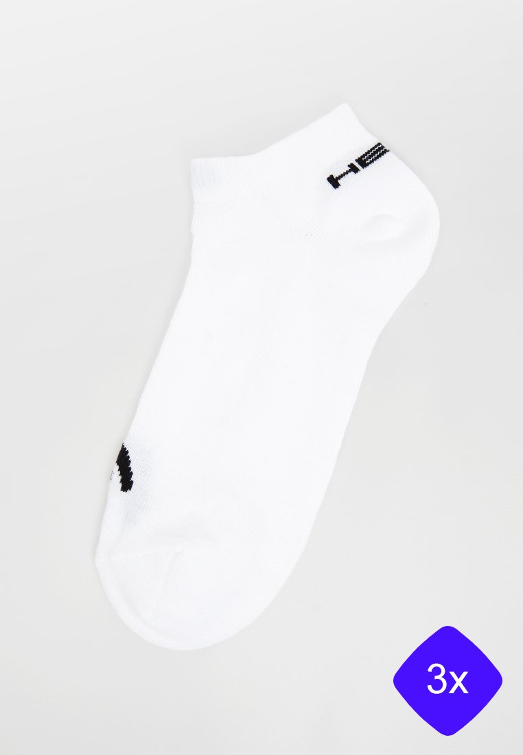 Weiße Baumwoll-Sneaker-Socken mit schwarzem Logo-Detail. Weicher Stoff, enganliegende Form und niedriger Schnitt. Im Paket sind drei Paare enthalten.