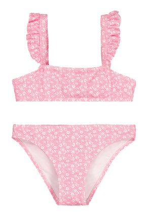 Bikini de dos piezas rosa con patrón de corazones blancos y puntos, con tirantes con volantes en la parte superior y parte inferior de corte estándar.