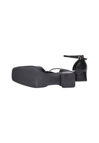 Scarpe nere con tacco alto a blocco, design open toe, cinturino alla caviglia e suola in gomma testurizzata. Parte superiore in pelle liscia.