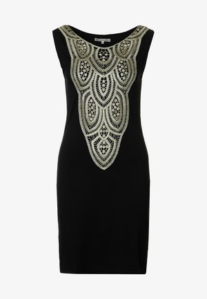 Černé bezrukávové šaty s propracovanou zlatou krajkou vyšívanou listovým vzorem na těle, nabízející přiléhavý siluetu.