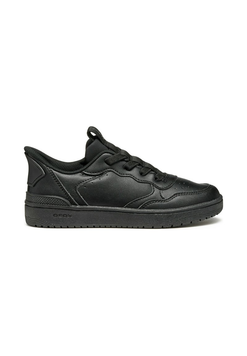 Sneaker nera in pelle con finitura liscia. Presenta una punta arrotondata, design con lacci, collo imbottito e suola in gomma testurizzata.