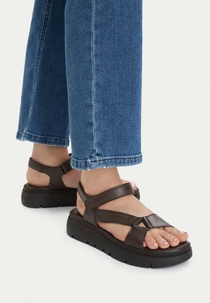 Lasocki, LASOCKI WOMEN'S SANDALS BROWN - Sandály na platformě - brown