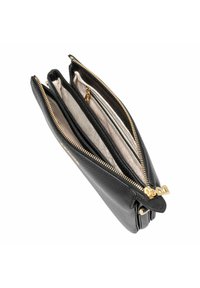 Borsa in pelle nera con due compartimenti, zip dorate e una superficie testurizzata. L'interno presenta una fodera a motivi.