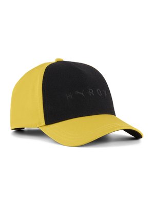 Żółto-czarna czapka baseballowa z zakrzywionym daszkiem, z napisem "HYROX" i logo Puma na przednim panelu.