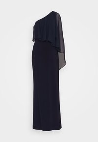 En axelbandslös lång klänning i mörk marinblått med en flödande chiffonkappa som överdrag och en figurnära silhuett, som erbjuder en mjuk och len textur.