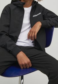 Jack & Jones Junior JJERUSH BLOCKING NOOS JNR - Allvädersjacka - black