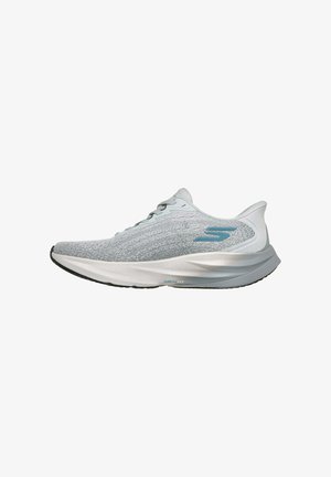 Hellgrauer sportlicher Laufschuh mit hellblauem Logo, gedämpfter weißer Sohle und schwarzem Profil, Seitenansicht vor weißem Hintergrund.