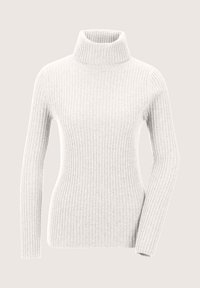 Weißer gerippter Strickrollkragenpullover mit langen Ärmeln und tailliertem Schnitt, auf einem neutralen Hintergrund präsentiert.