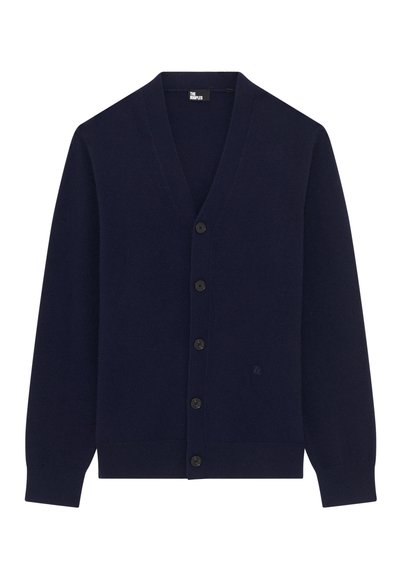 Cardigan bleu marine en tissu doux, avec un décolleté en V, six boutons sur le devant et des manches longues avec des poignets côtelés. Détail logo notable.