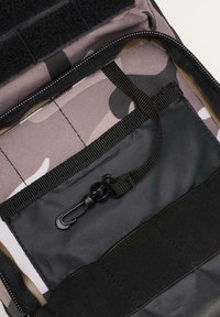 Brandit US COOPER EVERYDAYCARRY-SLING - Plecu soma - urban